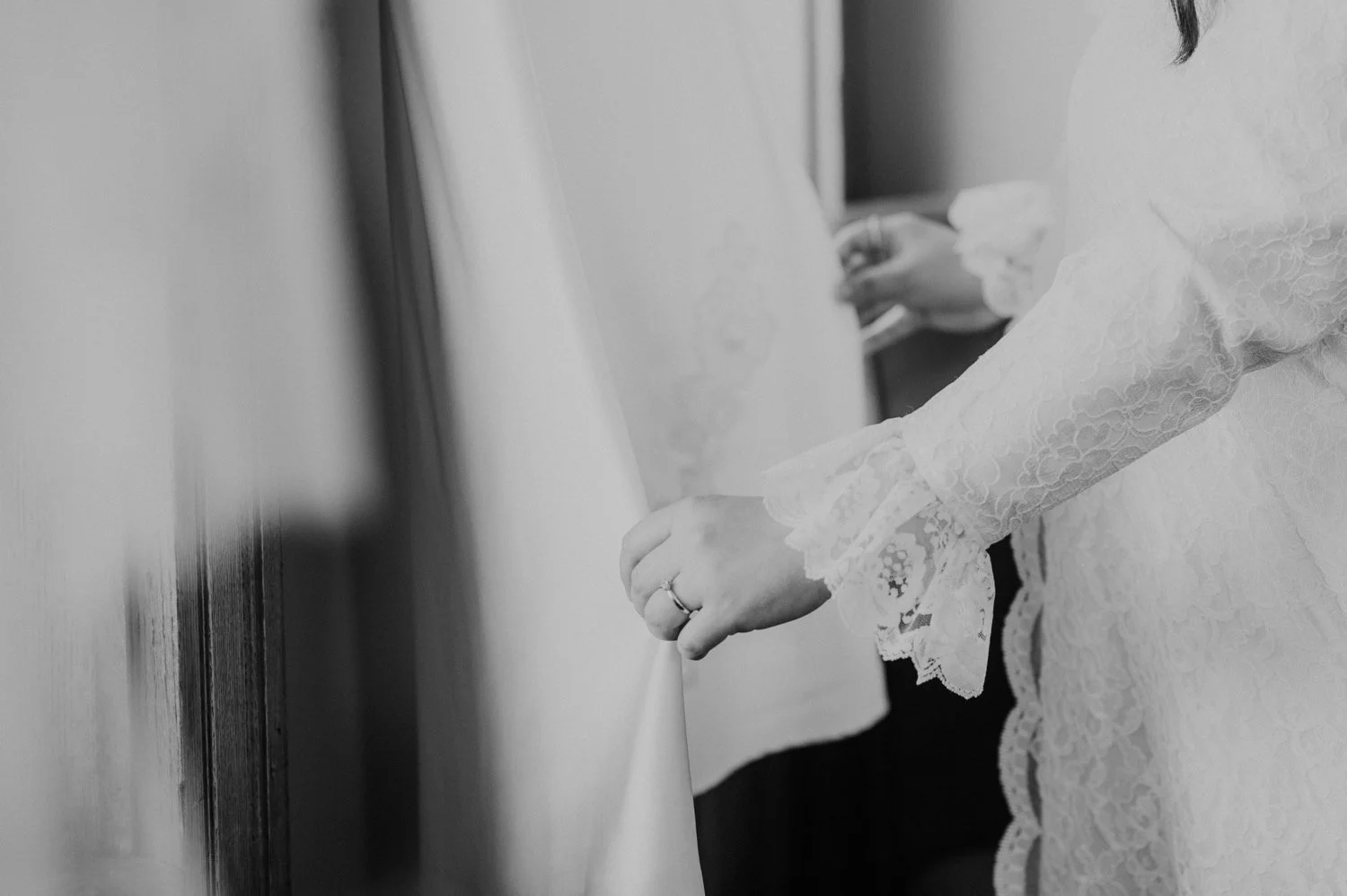 021_M&R-Milwaukee Wedding Photographer Videographer-201.jpg