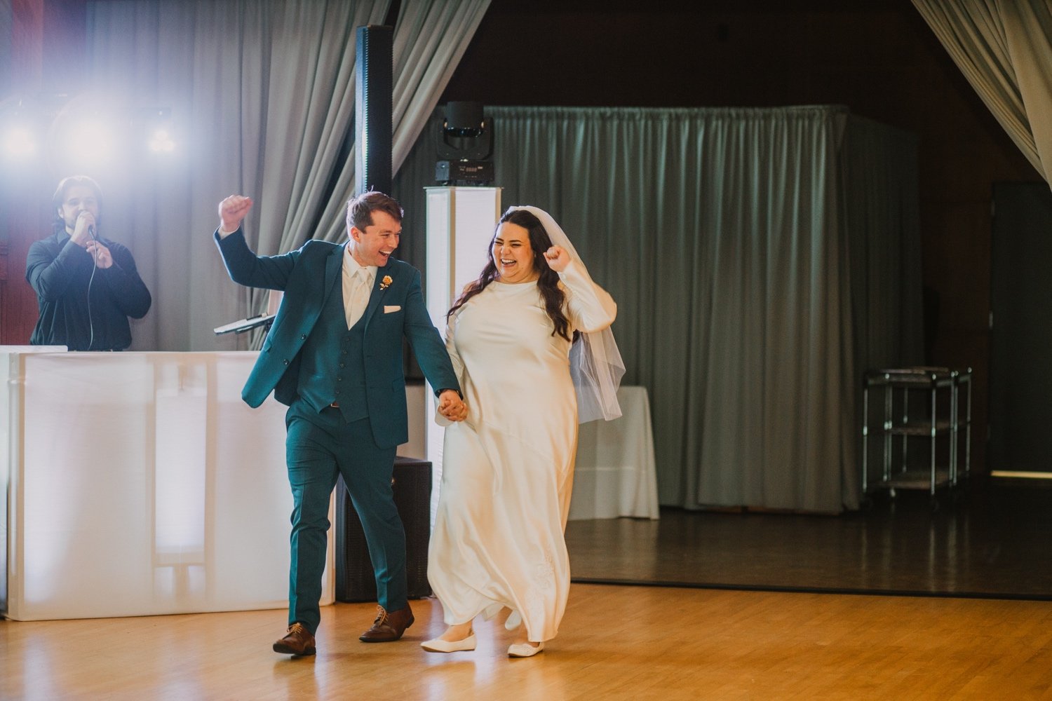 088_M&R-Milwaukee Wedding Photographer Videographer-743.jpg