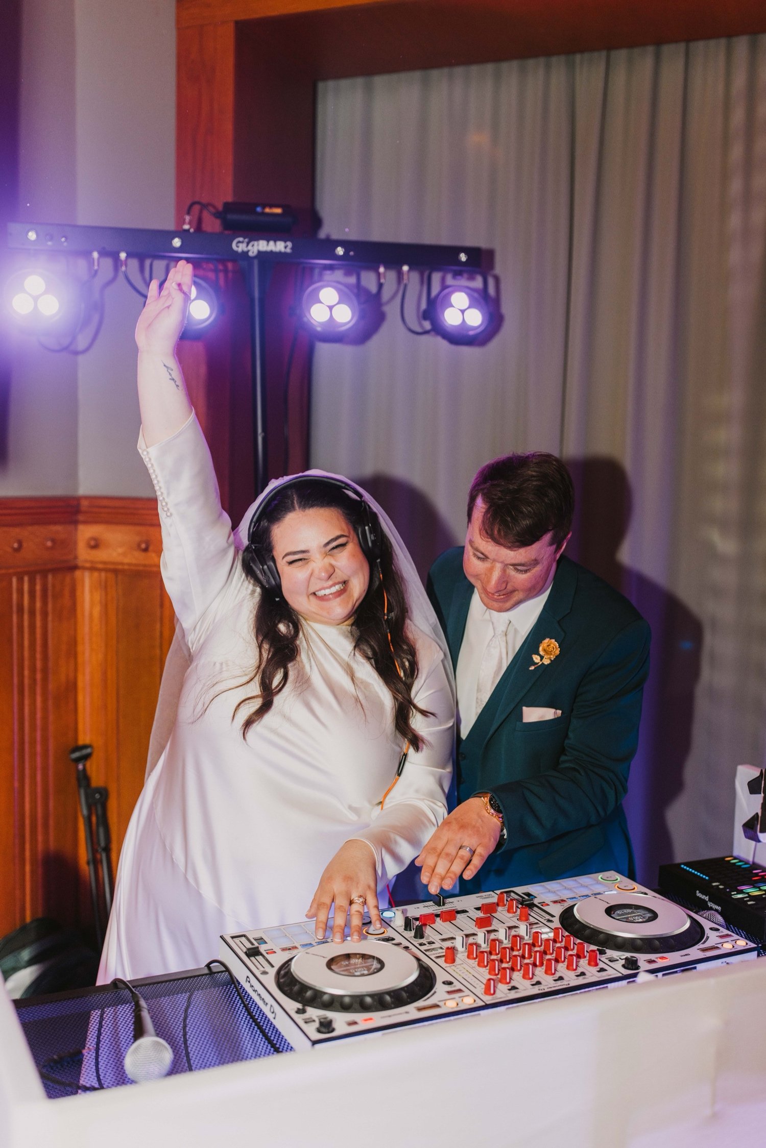 103_M&R-Milwaukee Wedding Photographer Videographer-912.jpg