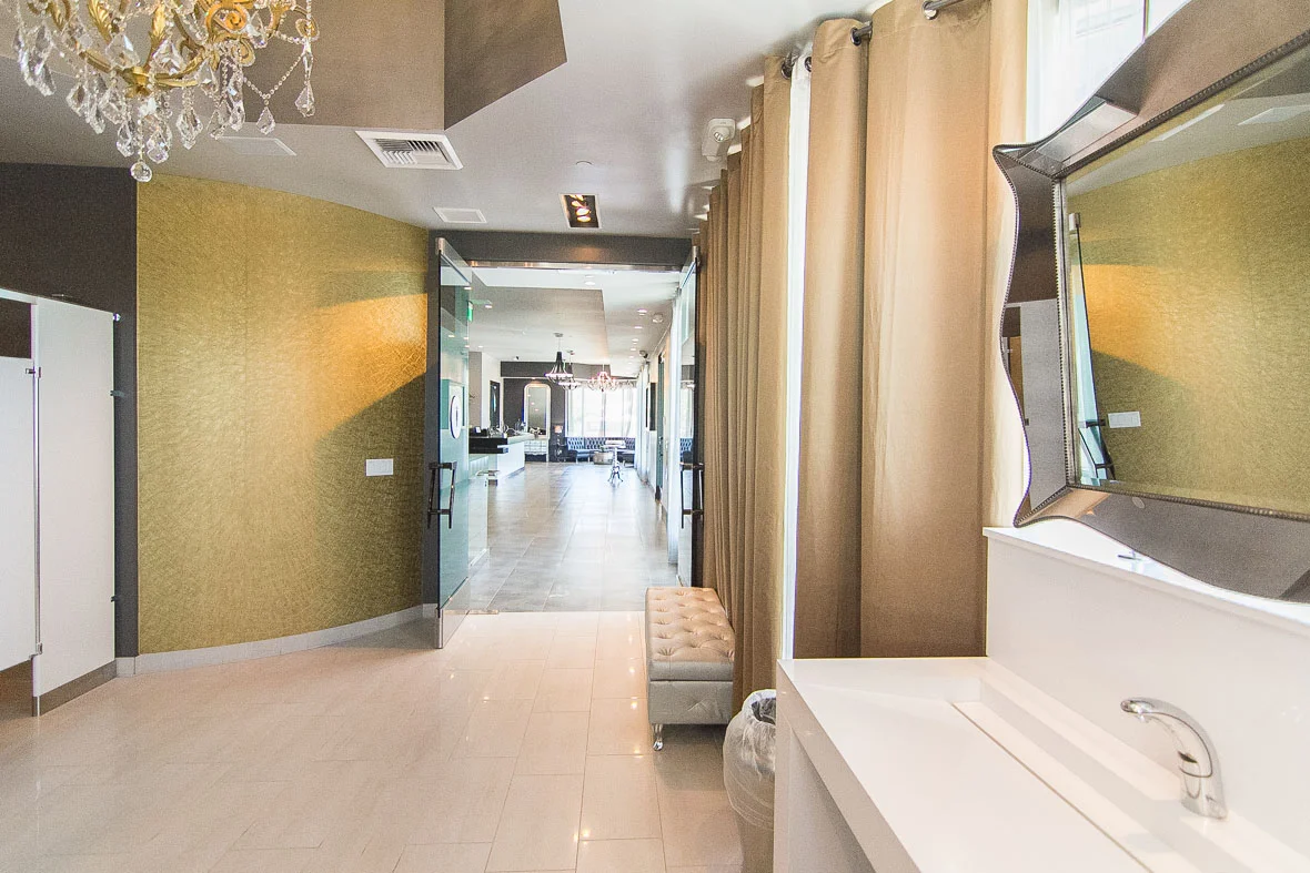 VTG_womens-restroom_2nd-floor_8.jpg