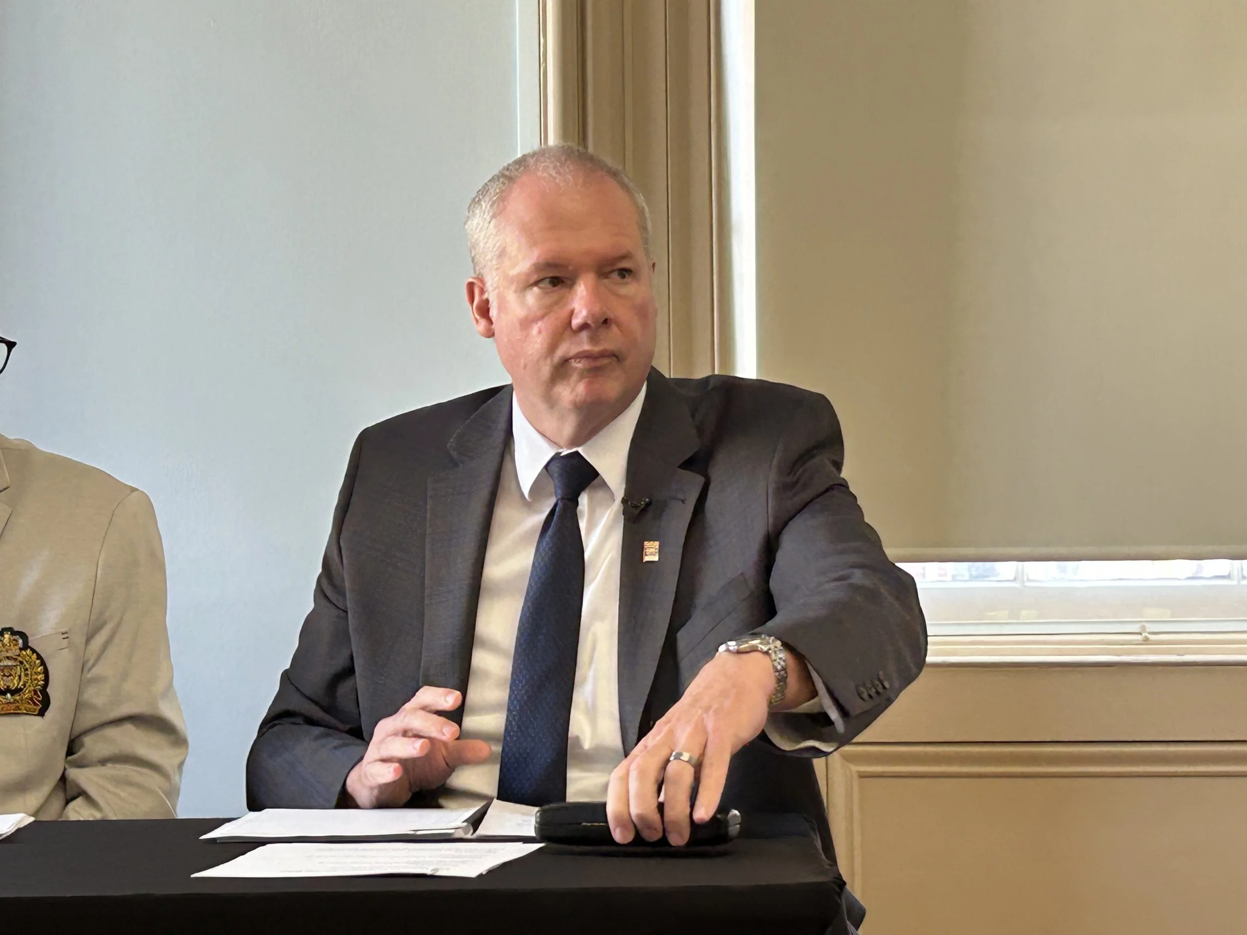 Police board hosts meet-the-chief session