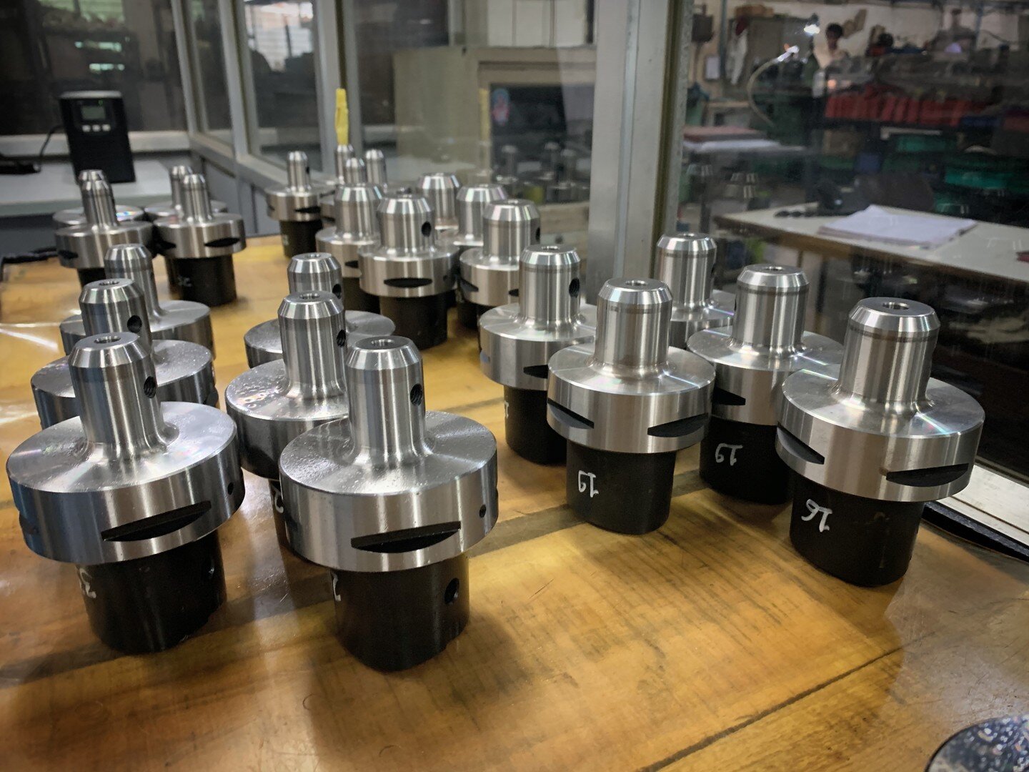 PTI (PSC) Endmill holders getting ready for taper grinding on the Studer! @studer.machines 

#cncmachining #precisionmachining #precisiongrinding #shiny