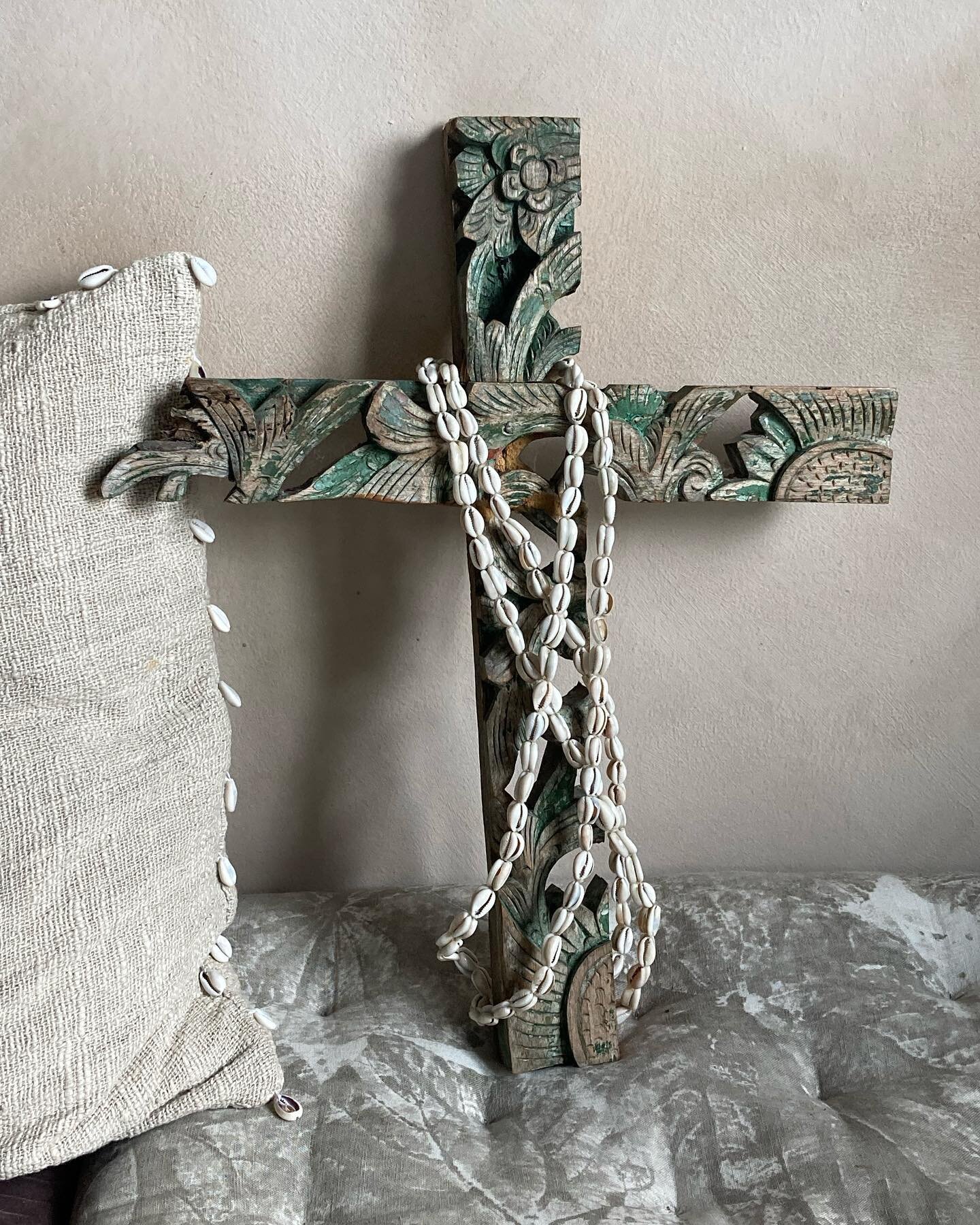 I found one last piece of these amazing crosses I had made in Bali. The combination of the old carved wood with the shape of the cross; I love it! 

Send me a DM if you want to own it!

___________________________
↠ Susanna Nova - Spirited Living
↠ w