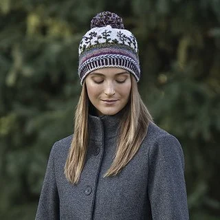 P_FloraAdoraHat_R_small2.jpg