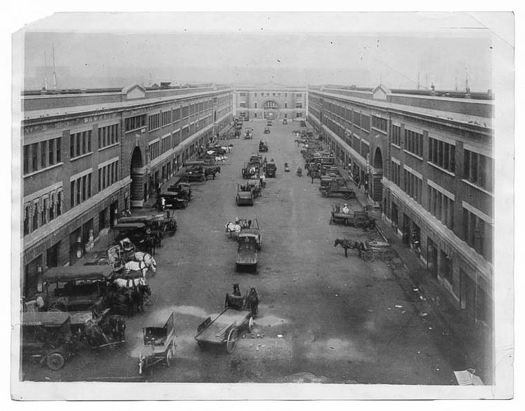  The Original Boston Fish Pier was John Nagle Co.’s home from 1914 until 1985, when they moved to their current facility at 306 Northern Avenue. 