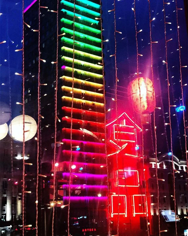 Удивительная еда и напитки! 🔥#moscow #dinner #neonvibes #lit @louiev27