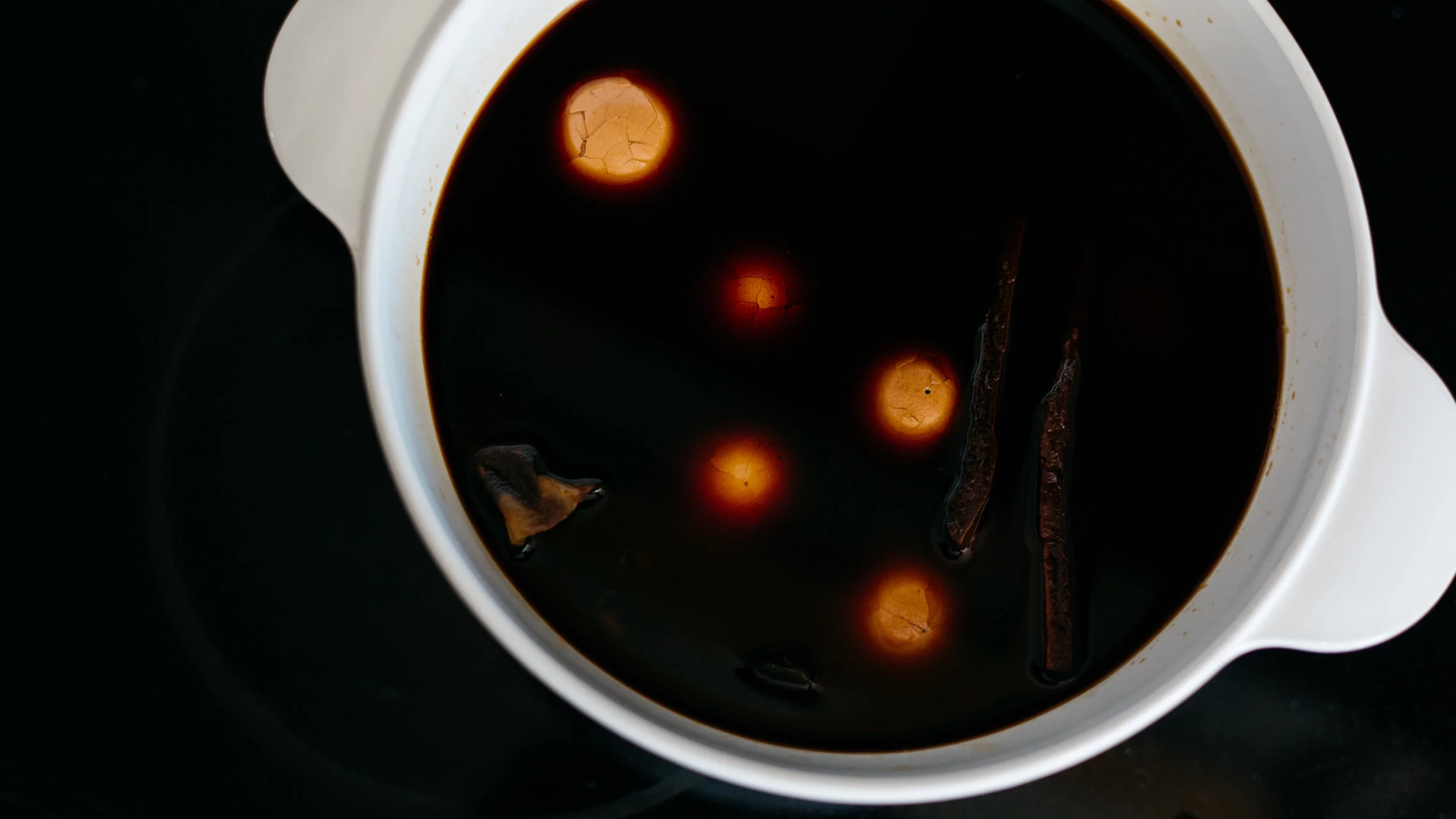 chinese-tea-eggs-full-pot.jpg