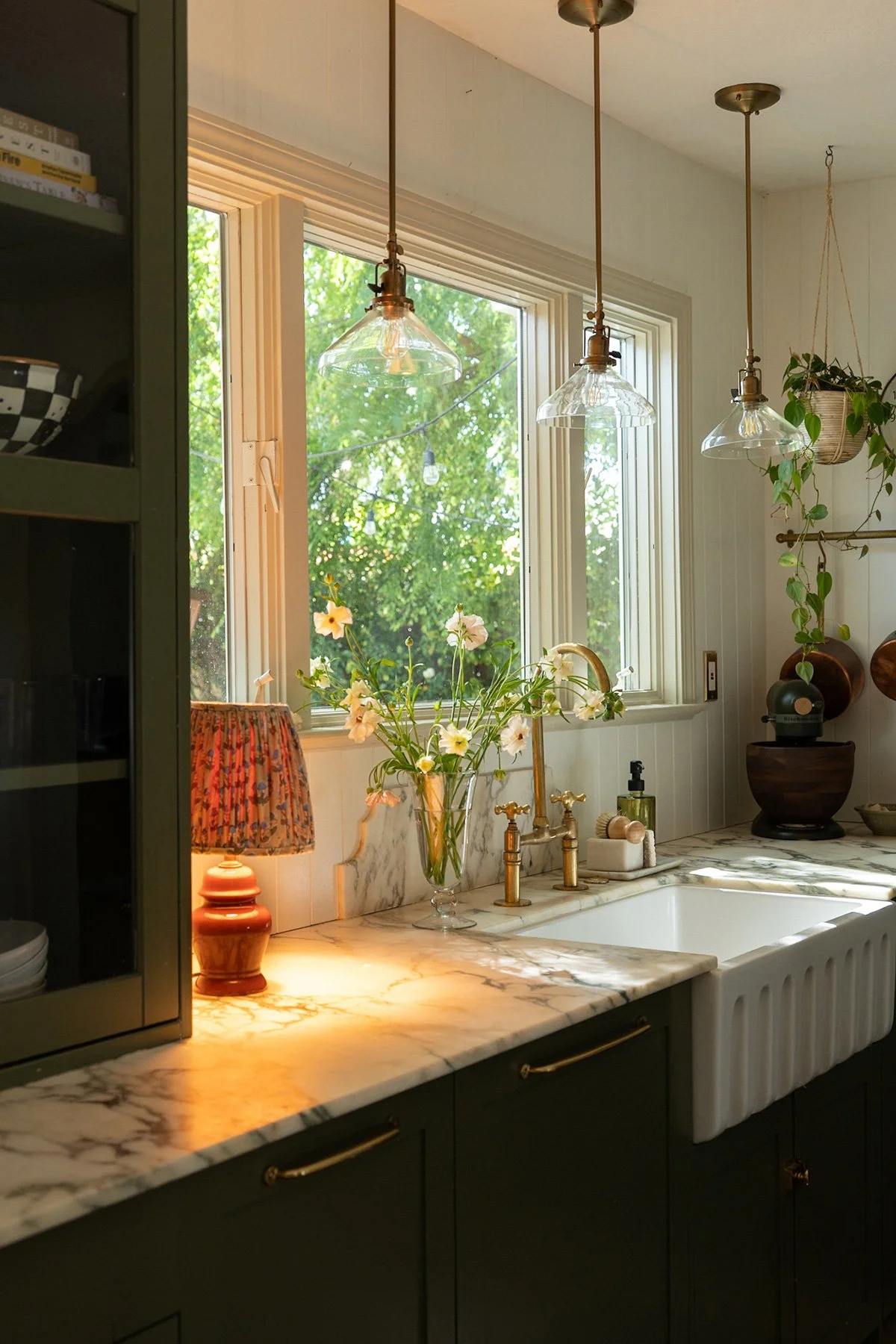 DIY Pleated Lampshade: An Easy Way to Make Any Lamp Look Expensive