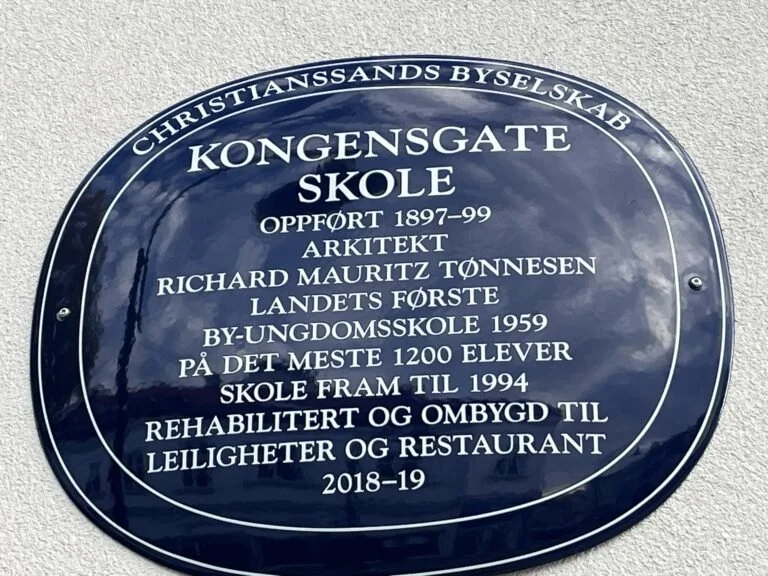 50 BLÅ SKILT I KRISTIANSAND