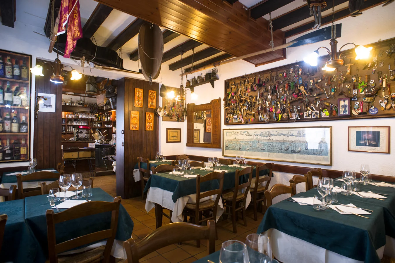 Interiors of trattoria, pizzeria Al Vecio Portal, in the district of Castello