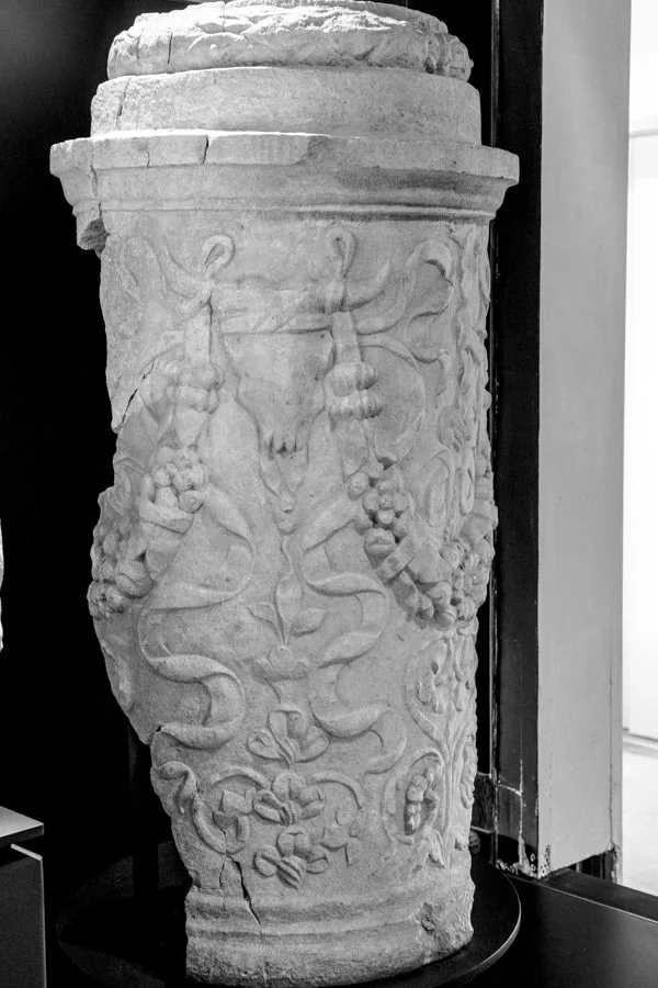 L'altare funerario del I° secolo d.C. nel museo di Quarto d'Altino.