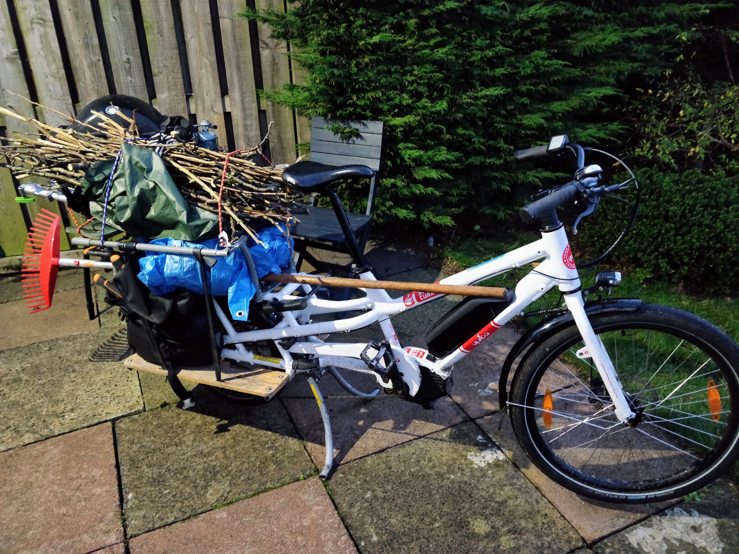 cargo-e-bike-cycling-gardener-edinburgh.jpg