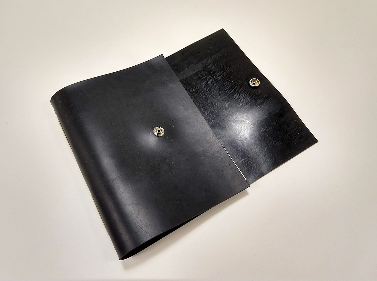 Een nacht ozon BES Large Hand-Stitched Rubber Journal — Mullenberg Designs