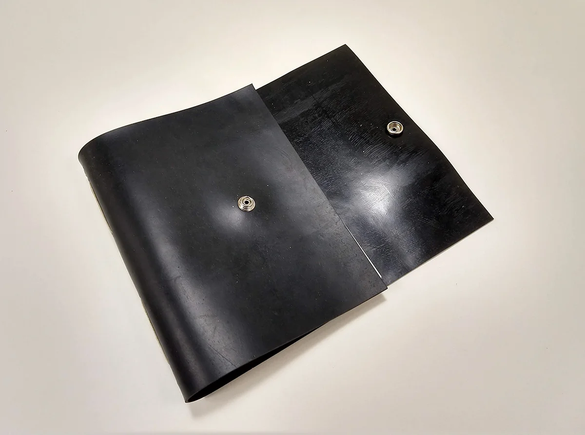 LRG-Rubber-Travel-Journal-Mullenberg_Designs_03.jpg
