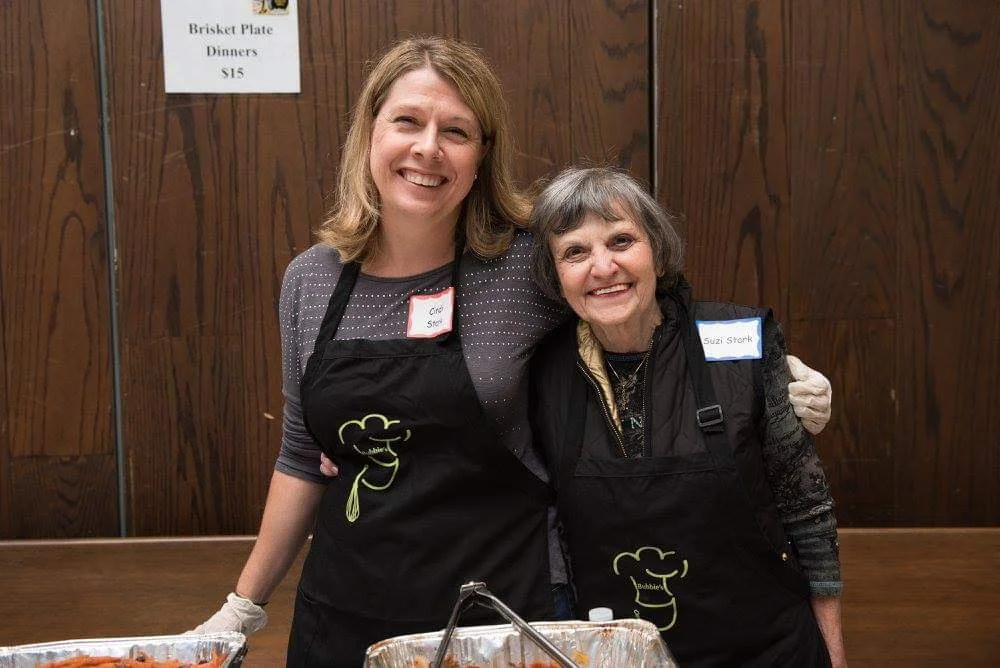 Cindy and Suzi Stark at Bubbie’s Brisket, 2017. Image courtesy Randy Stark