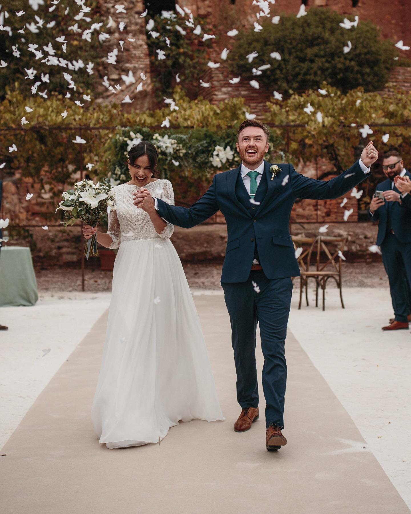 Ana &amp; Nick 🤍
@wedouniqueweddings 

#pronovias #novias #noviasconestilo #bride #brides #bridaldresses #weddingdress #weddingday #weddingphotographer #destinationweddingphotographer