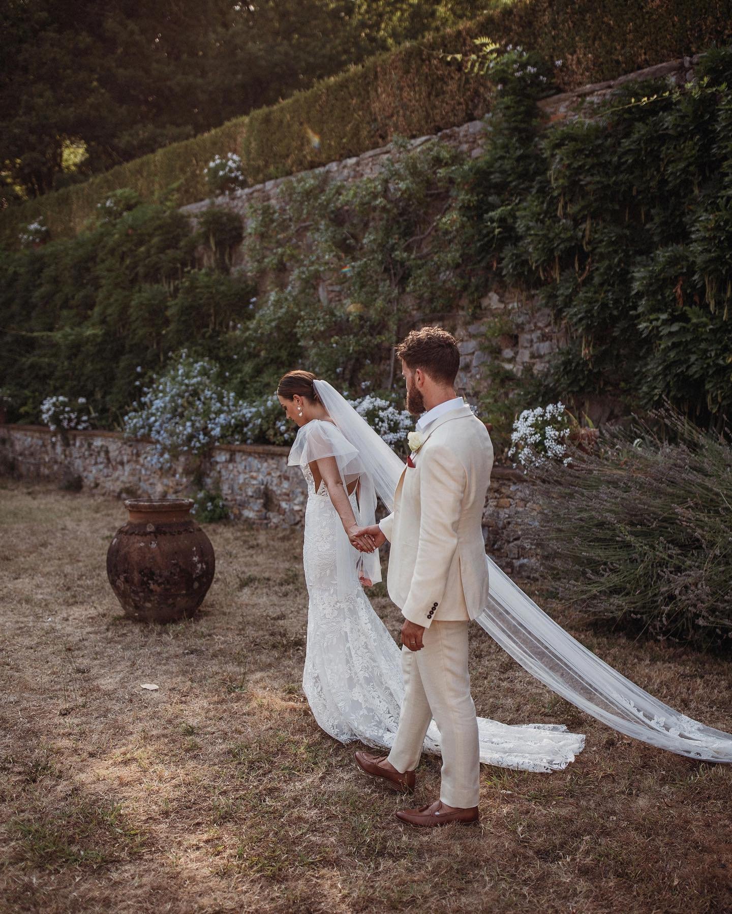Happy Anniversary ❤️

Lauren &amp; Ben ✨❤️

#weddingday #weddings2023 #destinationwedding #destinationweddingphotographer #tuscanyweddingphotographer #tuscanyweddings #tuscany #tuscanyweddingplanner #brides2023 #brides
