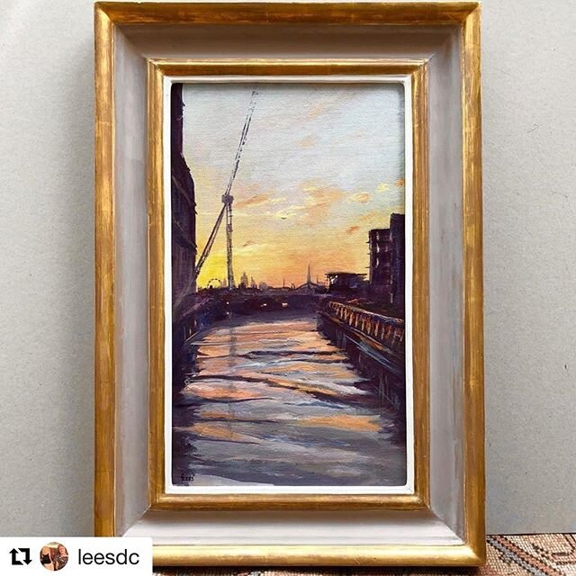 #Repost @leesdc with @get_repost
・・・
Dawn Chelsea Canal.  A very early start!  50 x 34 cms framed.  Oil on canvas... Please DM me if it appeals. Frame optional 15%off .  Others can be seen here. https://www.carolinelees.co.uk/recent-work
 #chelsea #c