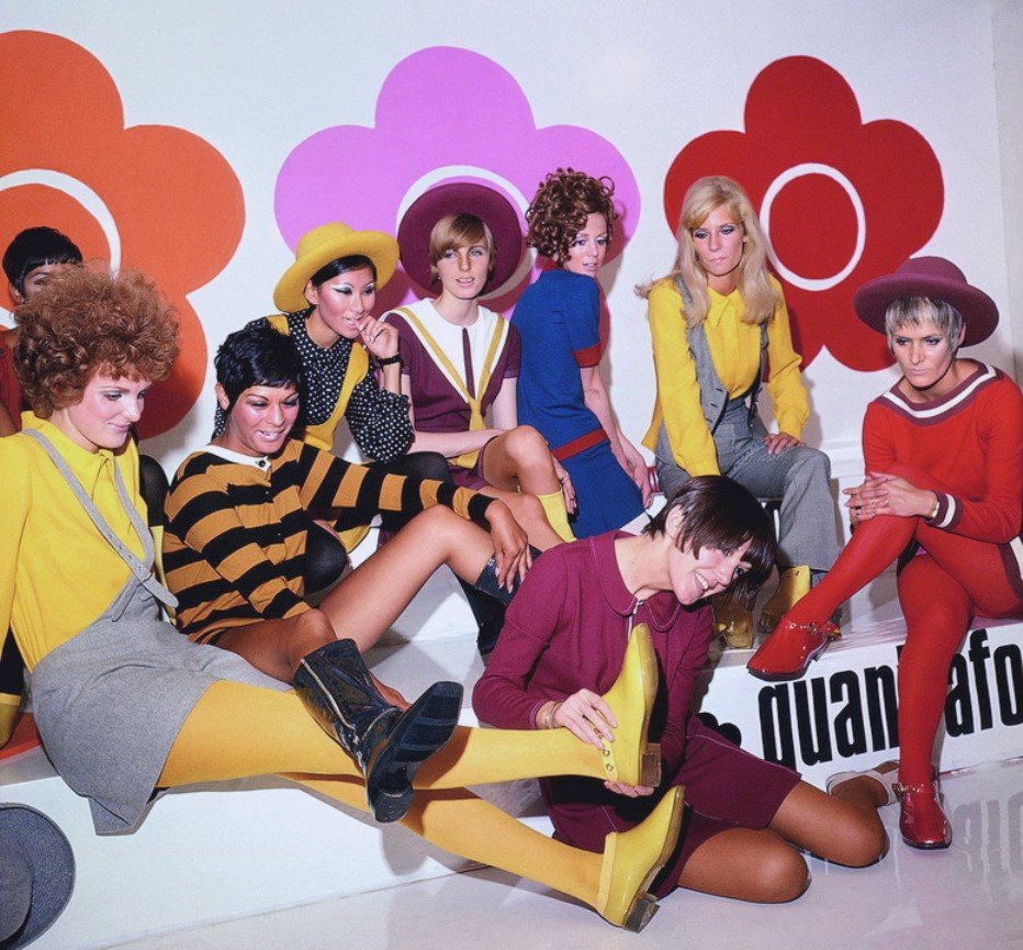 Mary-Quant-with-models-1967.jpg