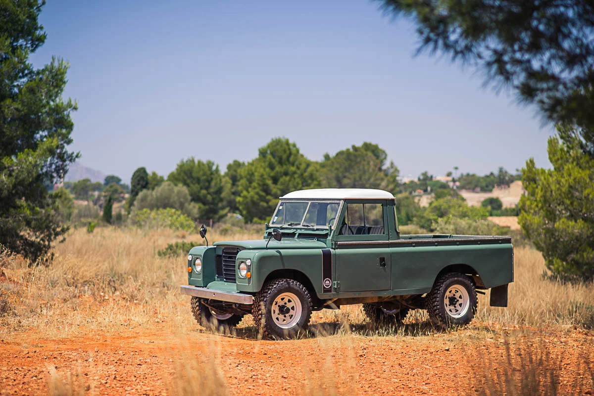 landrover_pickup_left_front_02.jpg