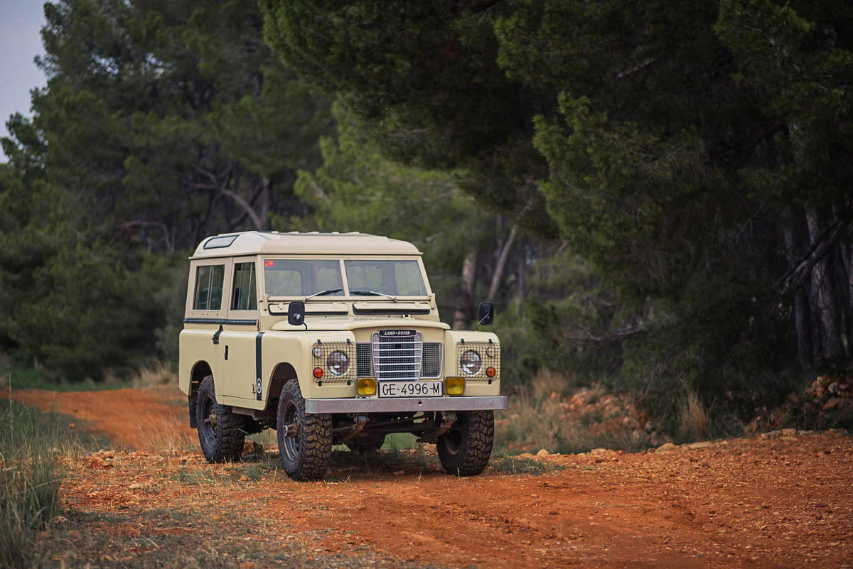 land_rover_88_right_front_3.jpg