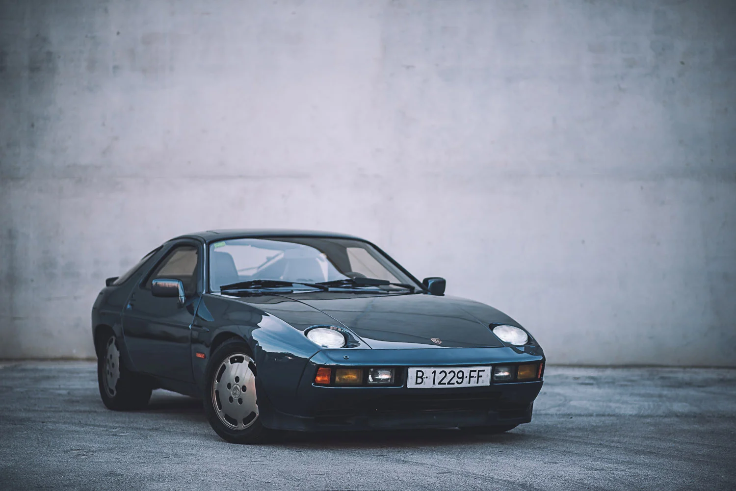 porsche_928_right_front_2.jpg