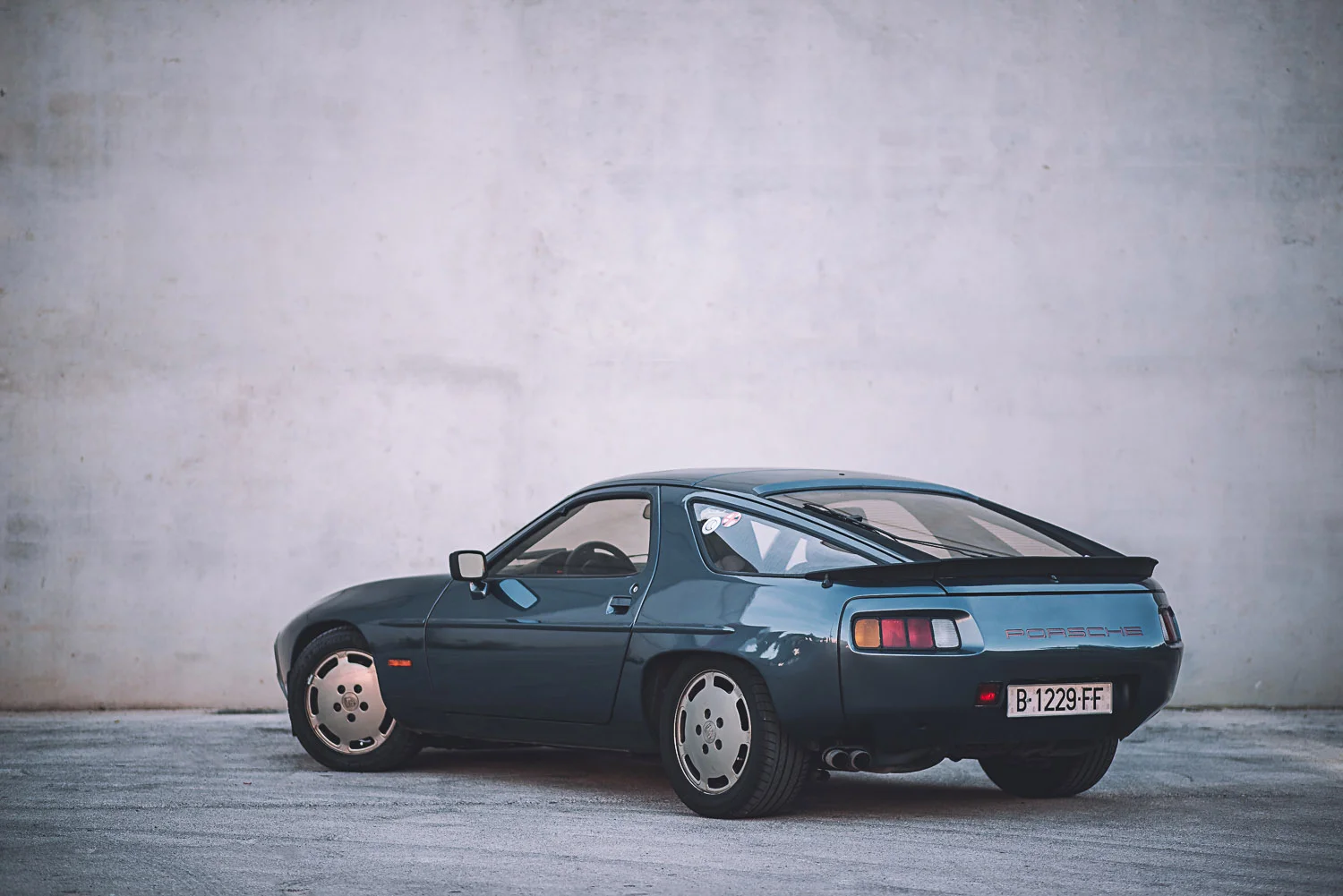 porsche_928_left_rear_3.jpg