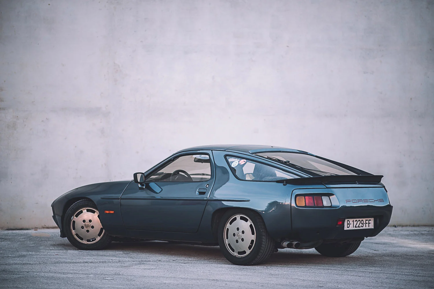 porsche_928_left_rear_2.jpg