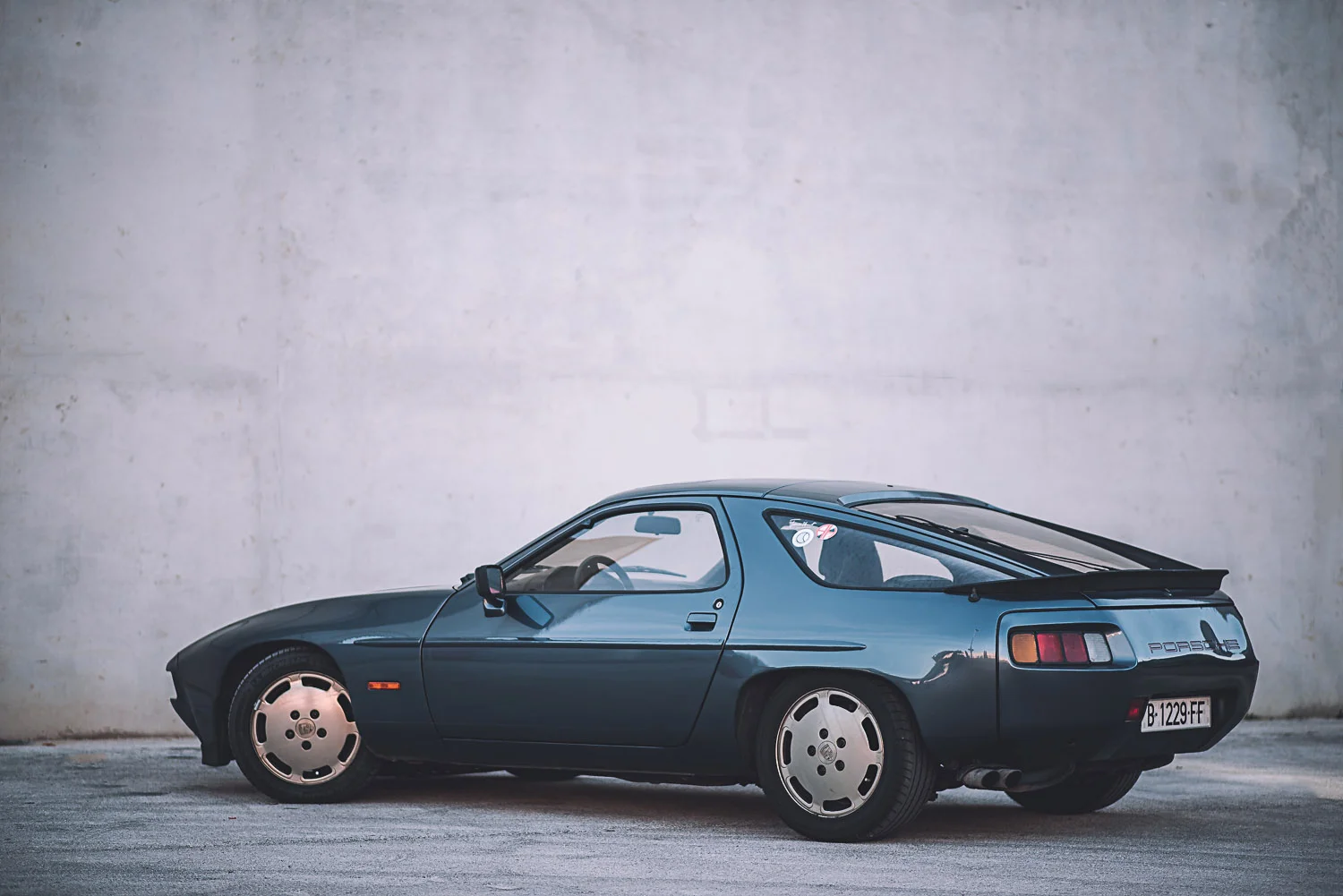 porsche_928_left_rear_1.jpg