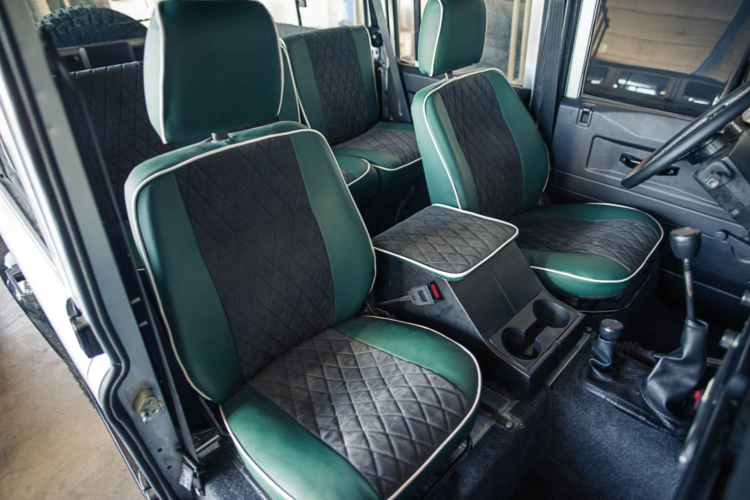 defender110_interior_1c.jpg