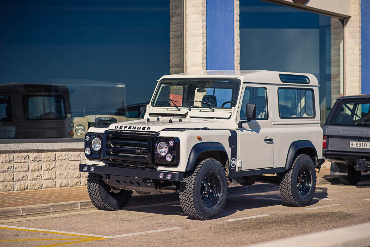 defender90_left_front_2.jpg