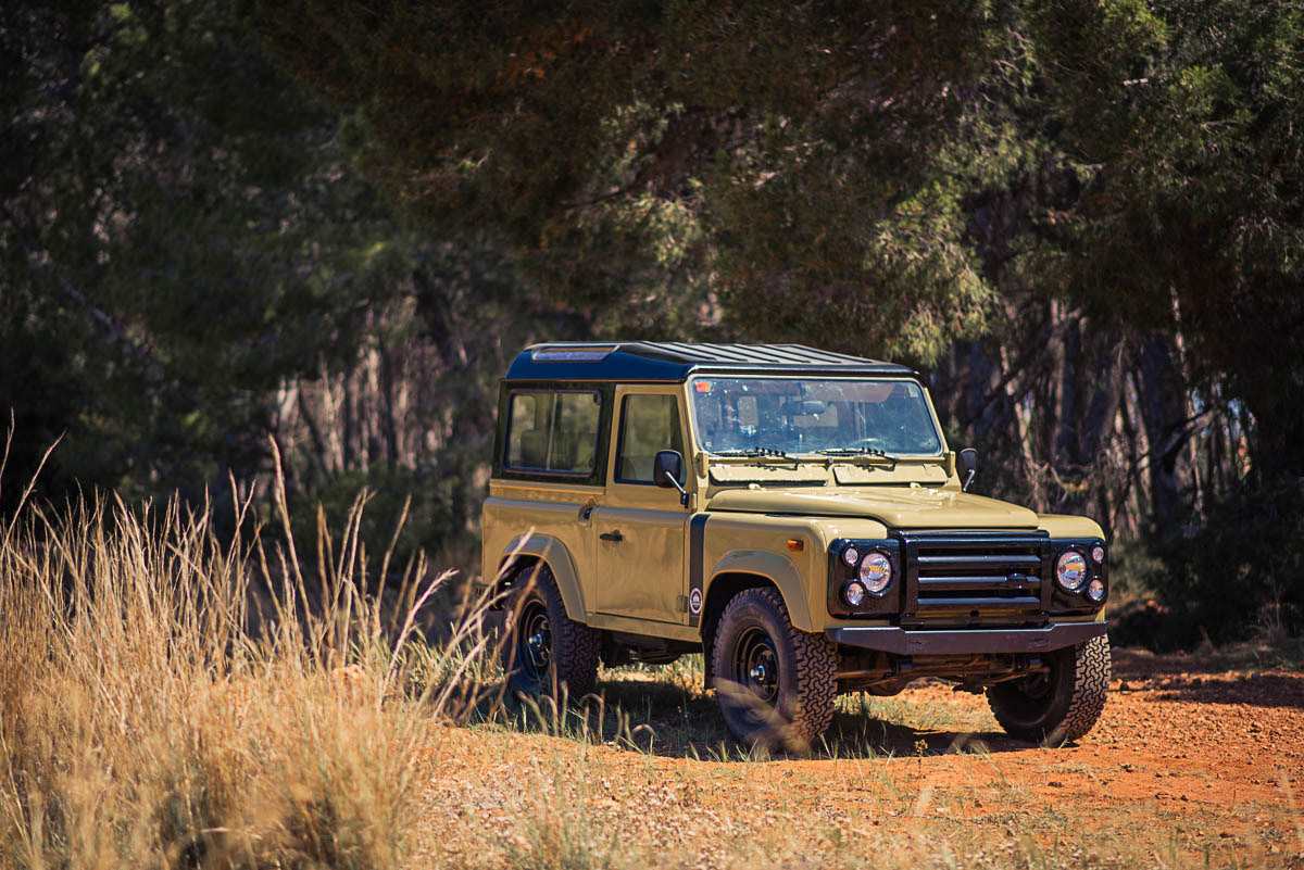 landrover_90_right_front_3.jpg