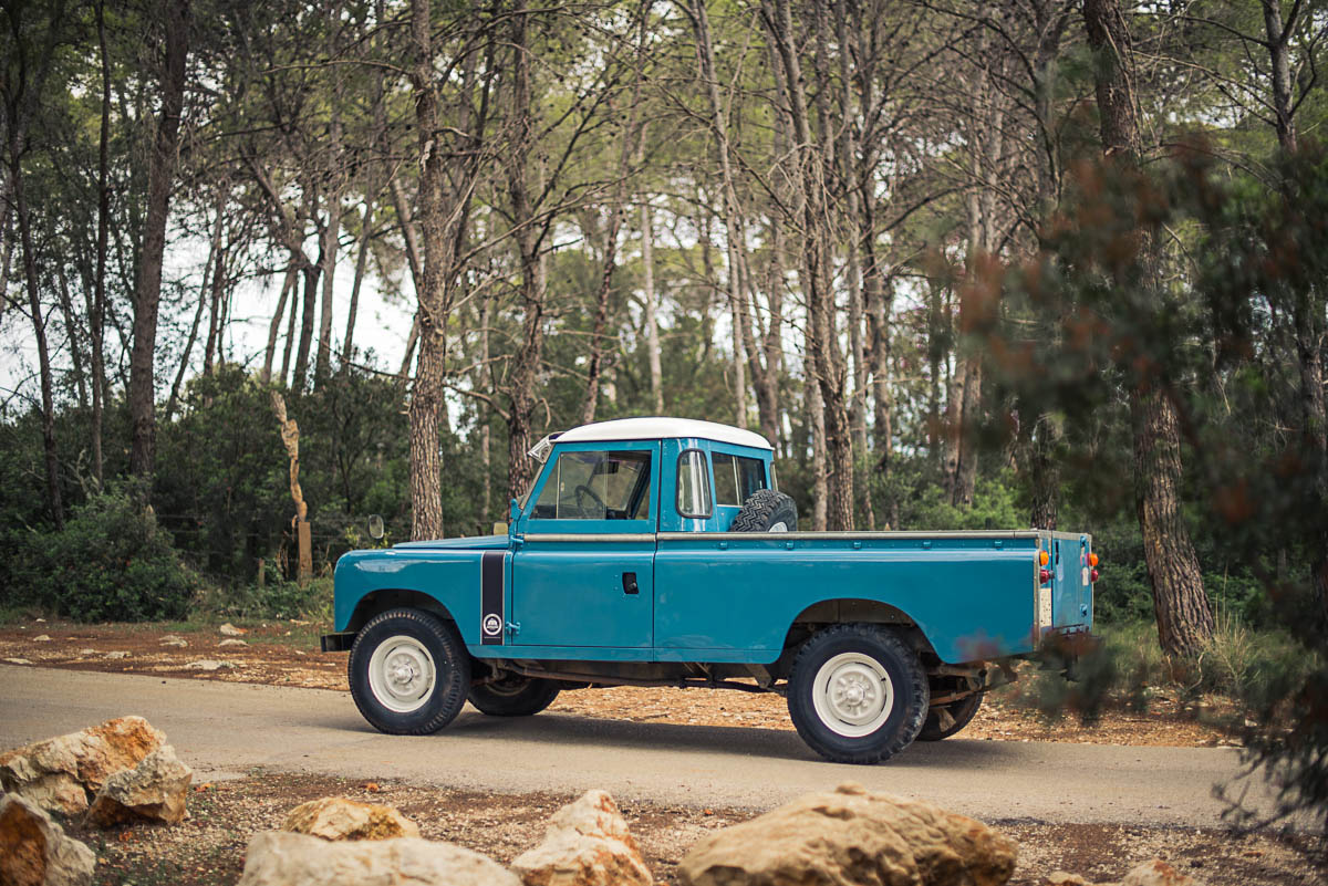 land_rover_pickup_left_rear_1.jpg