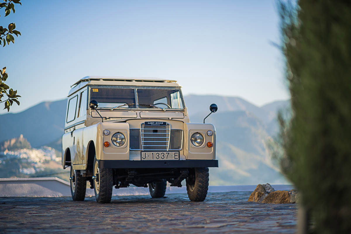 land_rover_88_right_front_00.jpg