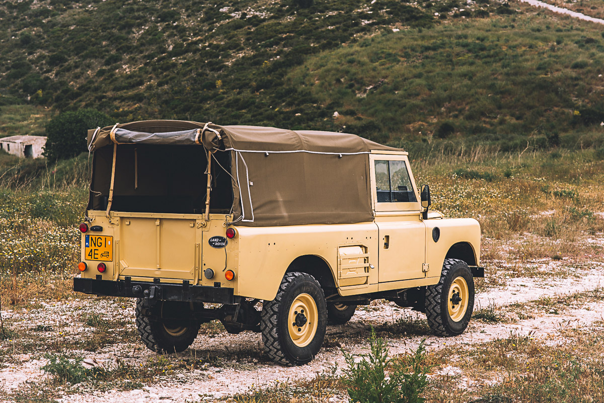 land_rover_109_right_rear_6.jpg