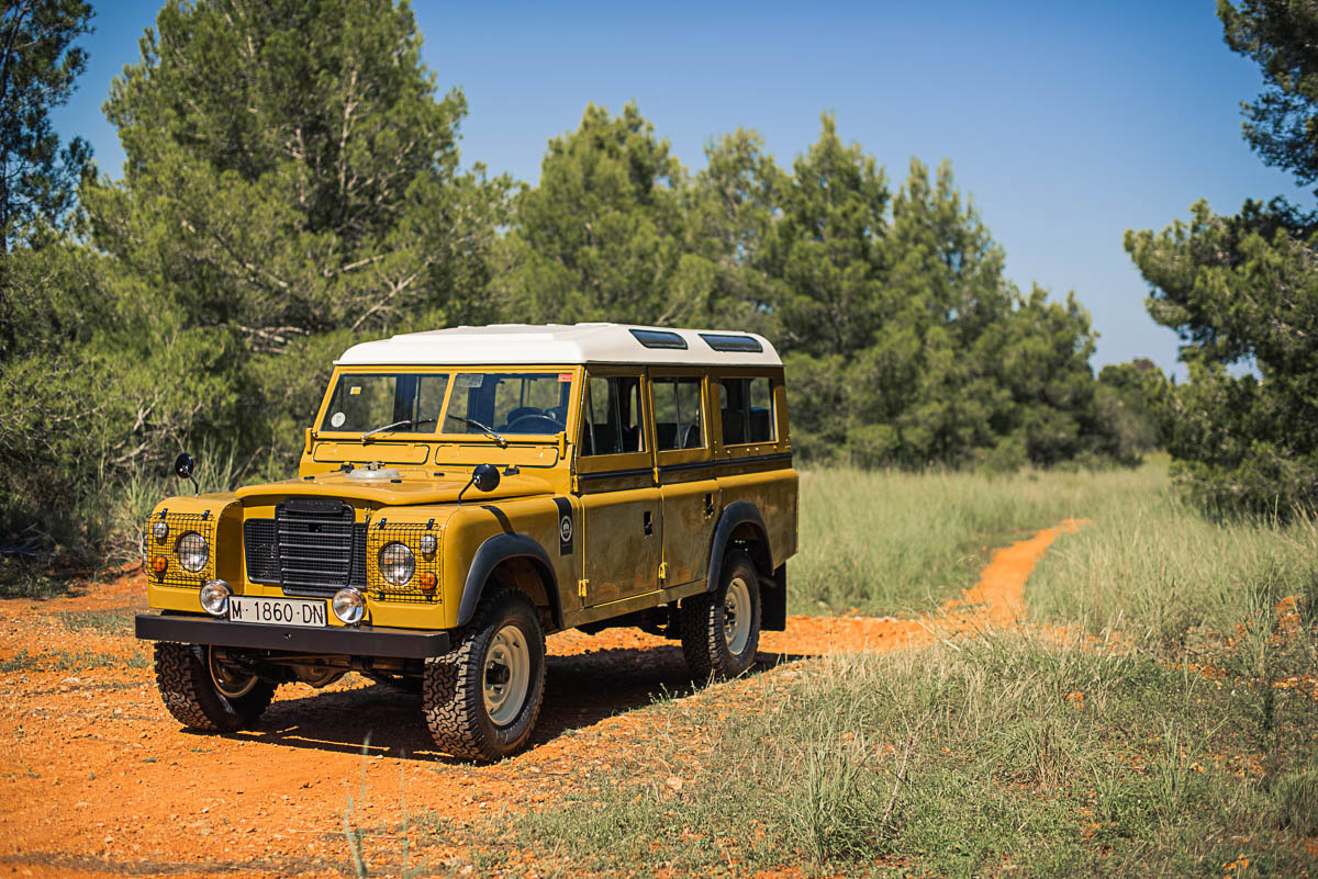 landrover_109_left_front_2.jpg