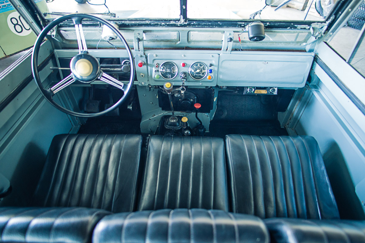 land_rover_sIIa_interior_1.jpg
