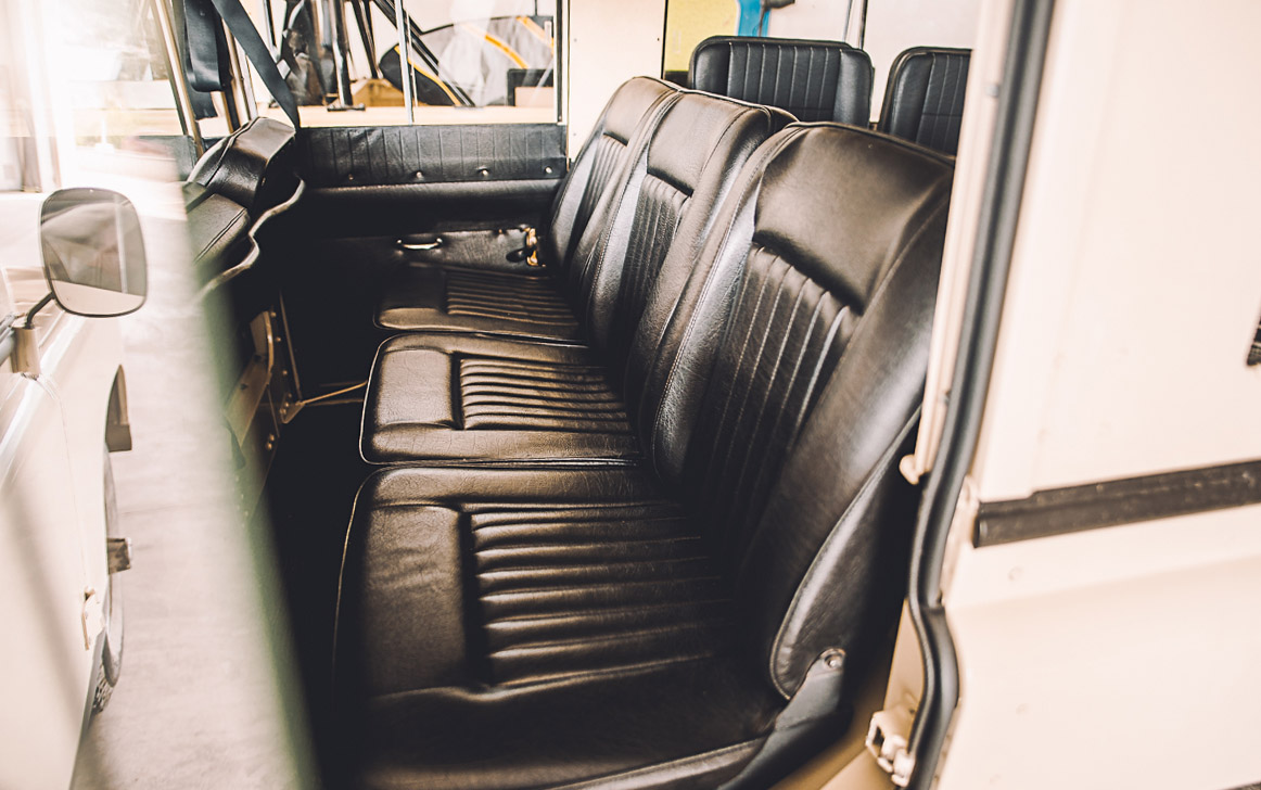 landrover_109_seats_rear_1.jpg