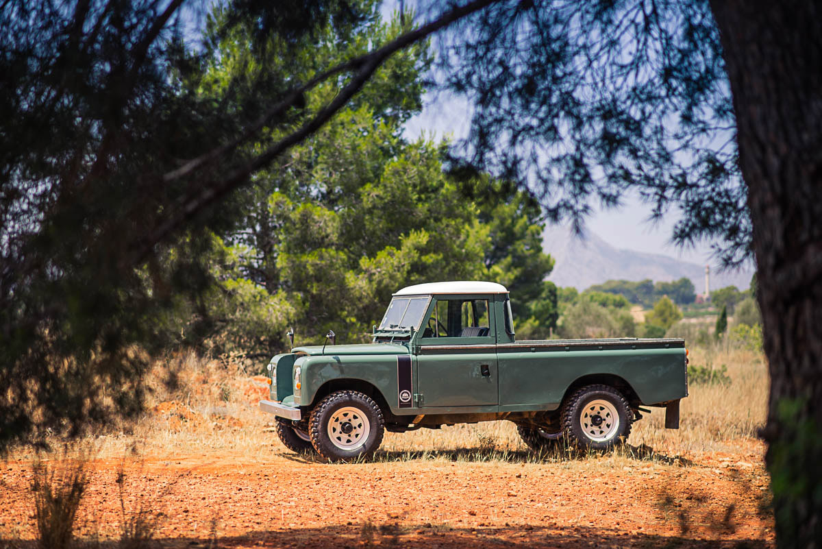 landrover_pickup_left_3.jpg