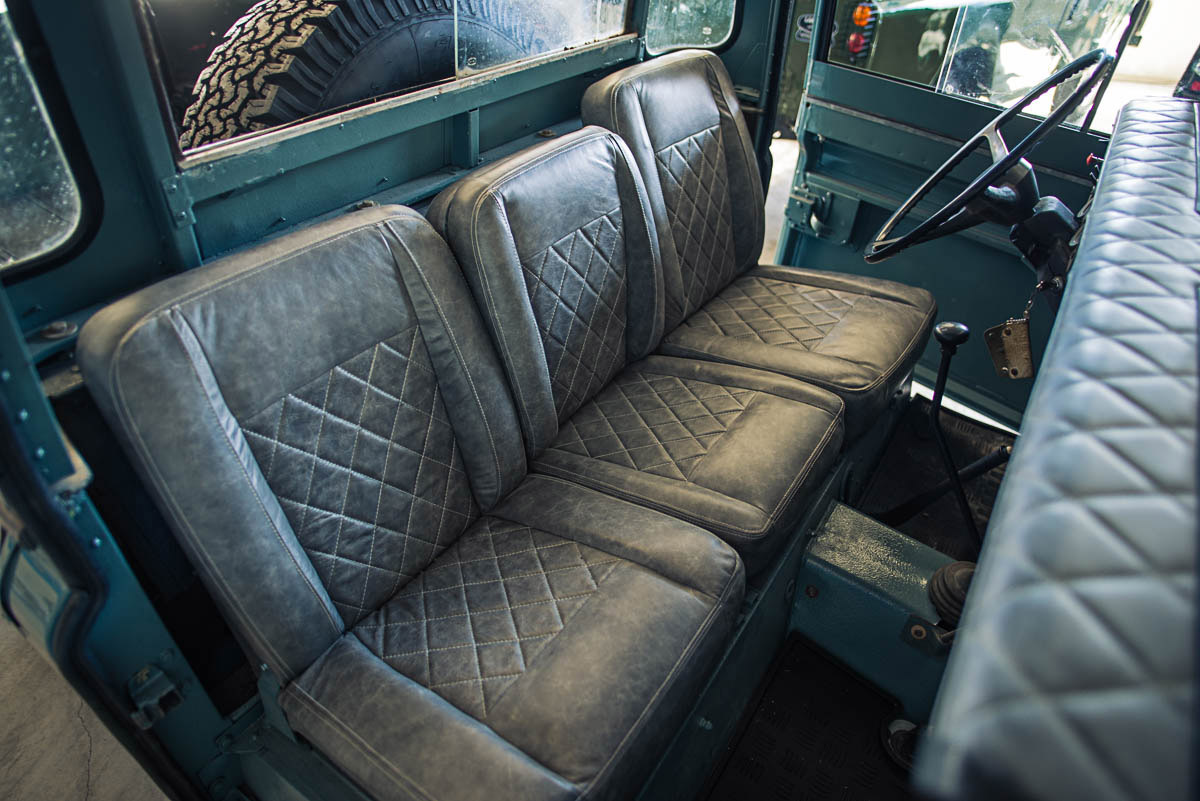landrover_pickup_interior_3a.jpg