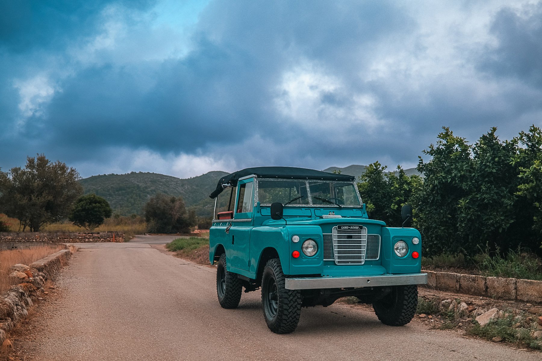 landrover_turquoise_right_front_BEST.jpg