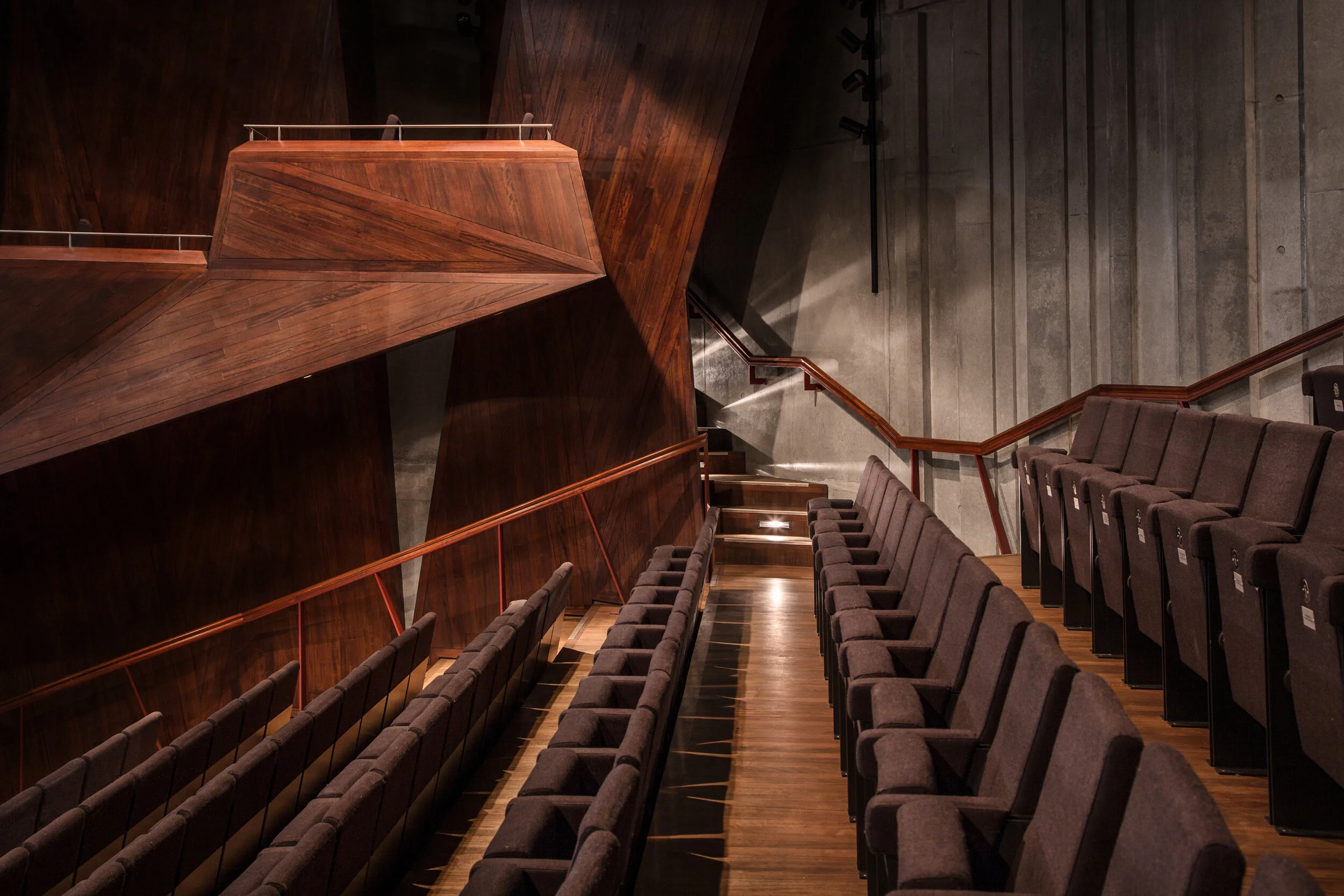 Lyric-Theatre-Stage-005.JPG