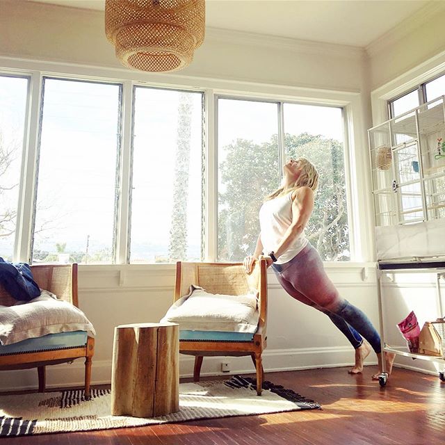 Oh #california 🌴
The bird, the chairs, the light fixture, the sun! I mean, c&rsquo;mon!
☀️☀️☀️☀️☀️
🌴🌴🌴🌴🌴
🐦🐦🐦🐦🐦
#losangeles #goodmorning #sunshine #☀️ #❤️