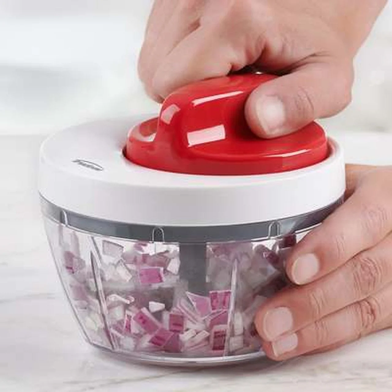 05118004-Compact_Chopper_in_use_chopping_onions__10811.jpg