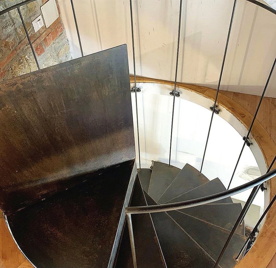 scala in acciaio corten