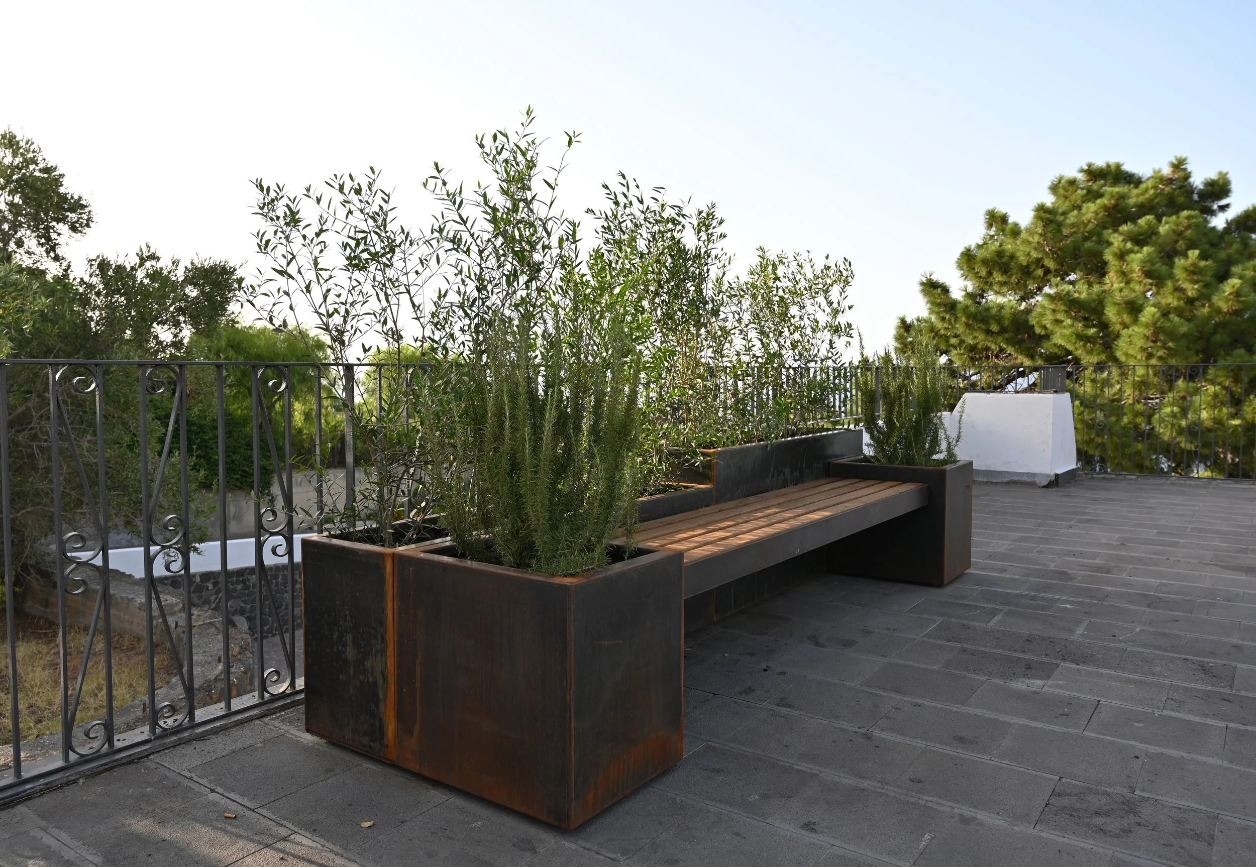 arredo-urbano-fioriere.jpg