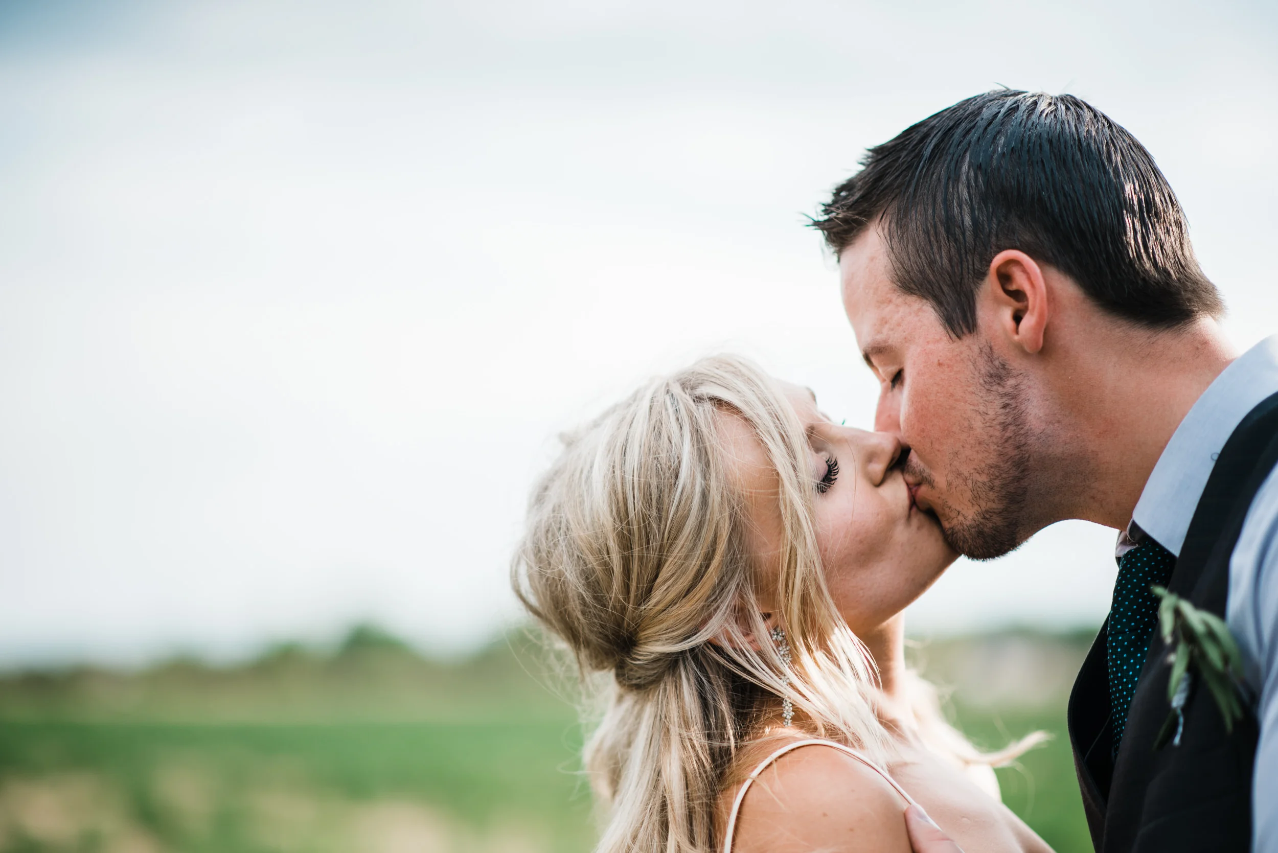 Colorado mountain wedding photographer at Brookeside Gardens wedding party pictures
