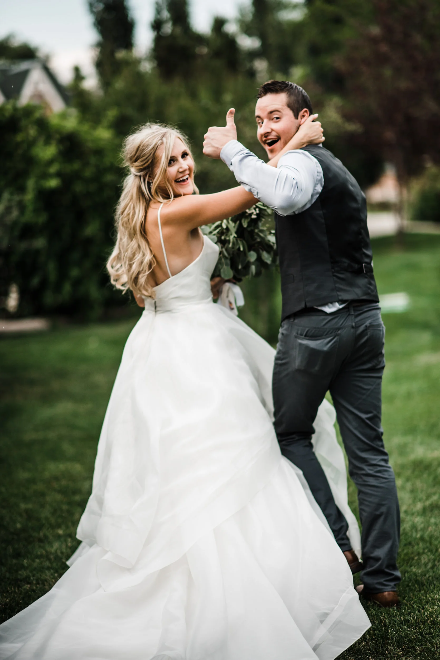 Colorado mountain wedding photographer at Brookeside Gardens wedding party pictures