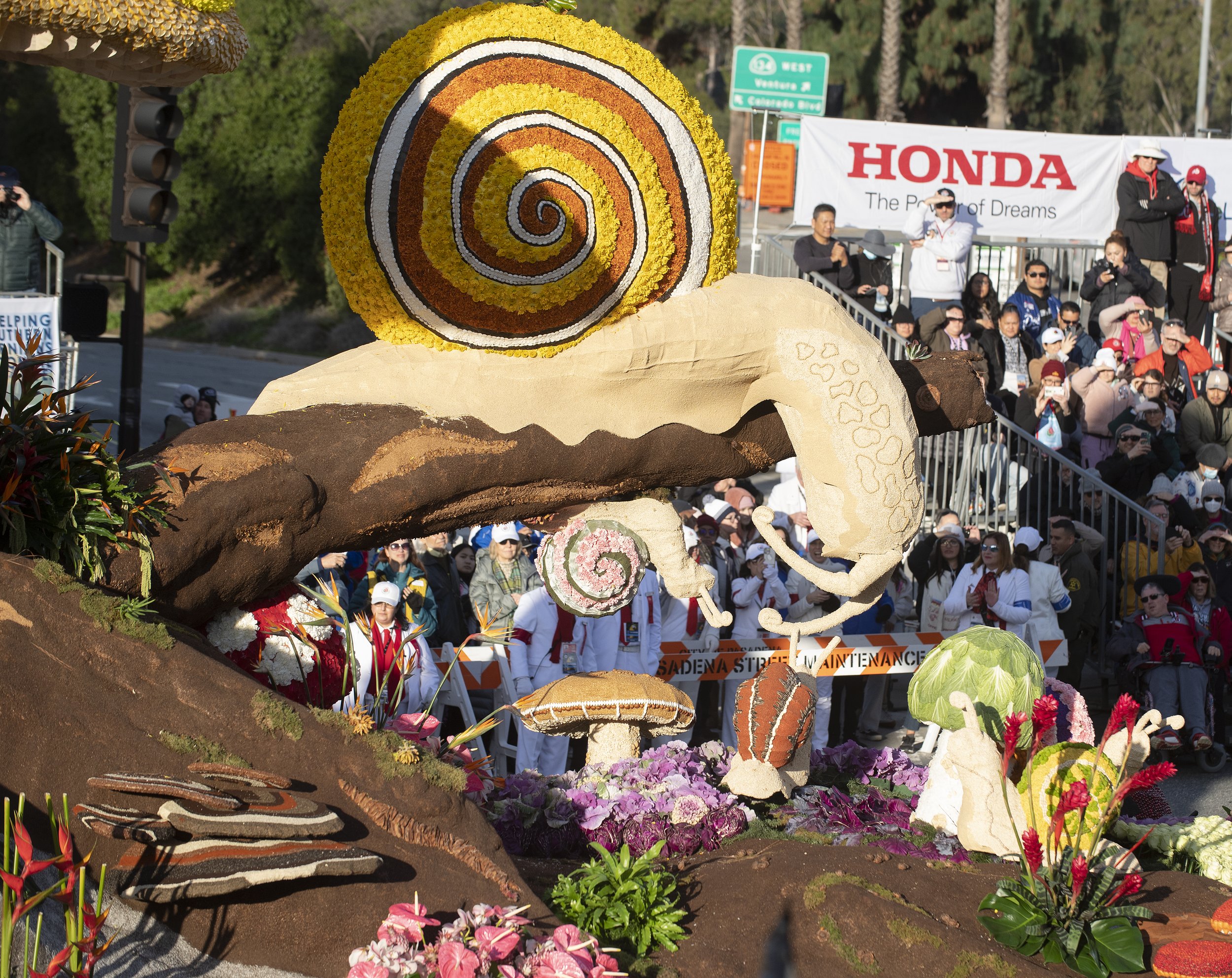 23Rose Parade snail4.jpg