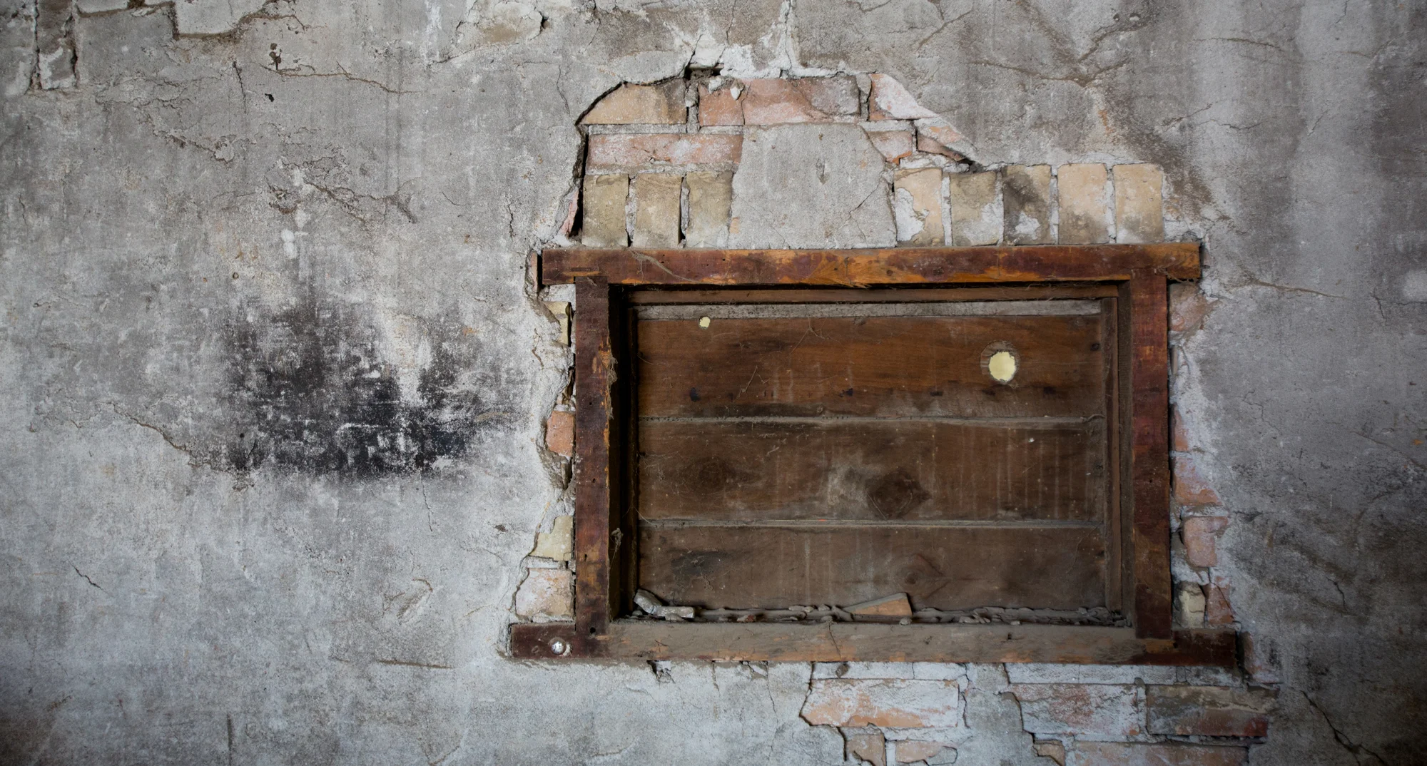 Stall_Window_oldwall_banner.jpg